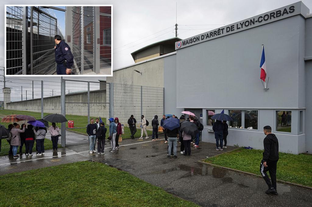 French prisoner escapes by hiding in sprung cellmate’s laundry bag: ‘Accumulation of errors’