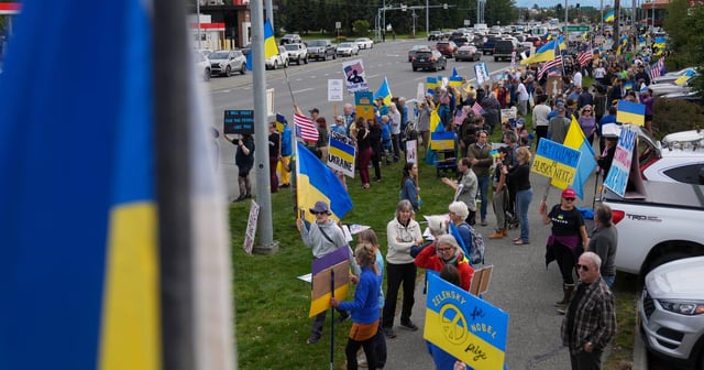 Alaskans greet Putin with thousands of Ukrainian flags, protest ‘war criminal hanging out here’