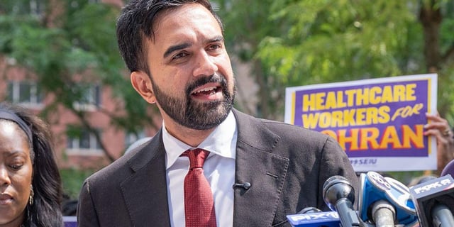 Blue No Matter Who?: Jeffries Slammed for 'Gutless' Refusal to Endorse Zohran Mamdani