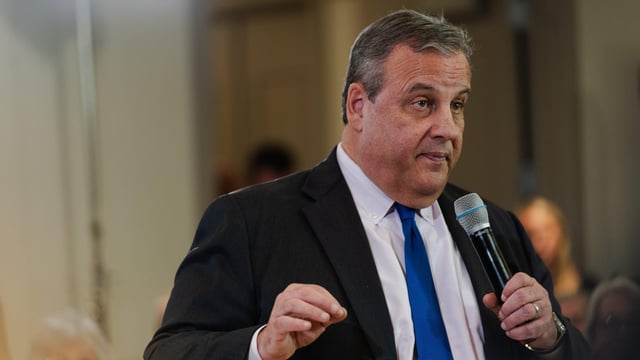 Chris Christie likens Trump to 'petulant child' over labor statistics chief's firing