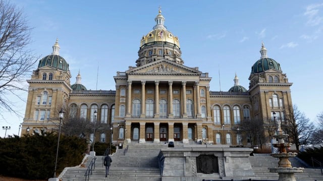 Democrats flip Iowa state Senate seat, breaking GOP supermajority