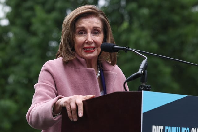 Trump launches attack on Nancy Pelosi: "Disgusting degenerate"