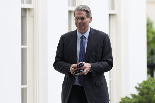 US national debt reaches a record $37 trillion, the Treasury Department reports - WTOP News