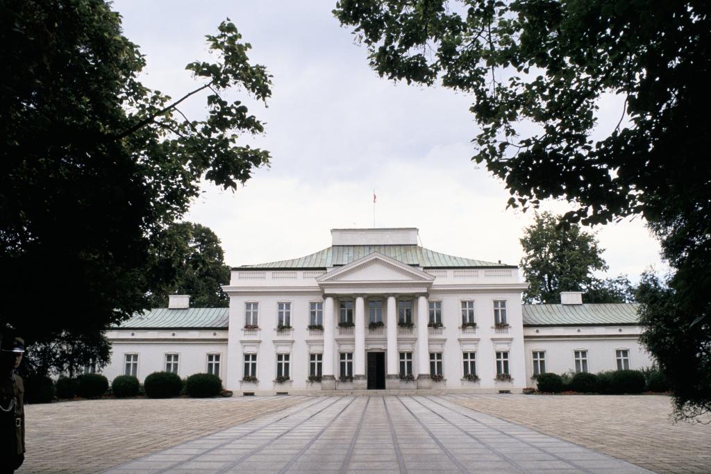 2 young suspects arrested after flying drone over Poland’s presidential palace following Russian incursion