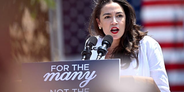 AOC: Schumer, Jeffries Setting a Bad Example by Not Backing Mamdani