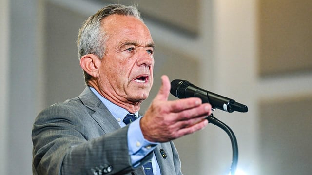More than 1,000 HHS staff call on RFK Jr. to resign
