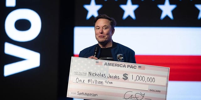 'This Is OIigarchy': While Job Market Sinks, Musk Aims to Become First Trillionaire