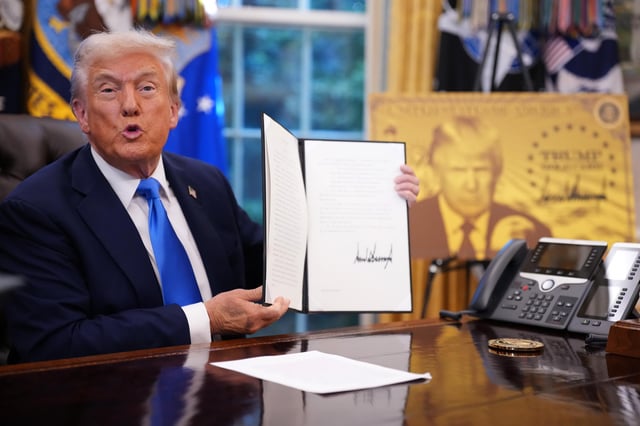 Trump Gold Card sparks warning that wealthy "cartel bosses" could abuse it