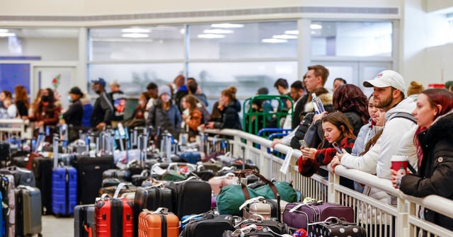 US drops Biden plan to require airlines to pay compensation for disrupted flights