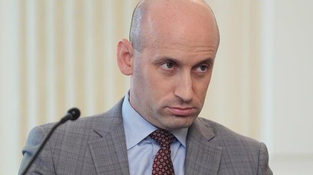 Body Language Experts Say Stephen Miller's CNN 'Glitch' Might Just Be The 'Reptilian' Brain In Action