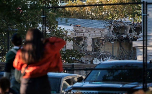 Demolition company tearing down White House flooded with negative reviews