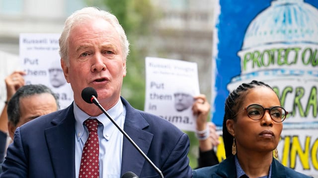 GOP senator blocks Democratic bill to pay all federal employees during shutdown