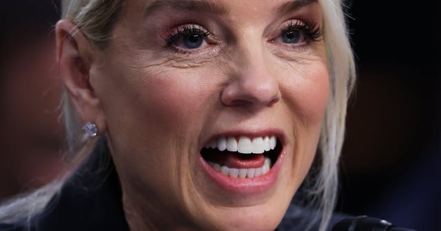 Photographer Captures Pam Bondi’s Notes—and They’re a Doozy