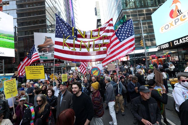 Protesters Oppose Trump Policies in ‘No Kings’ Events Across US