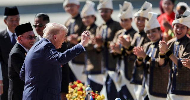 Trump Ripped for ‘Dancing Like a Clown’ as Americans Go Hungry