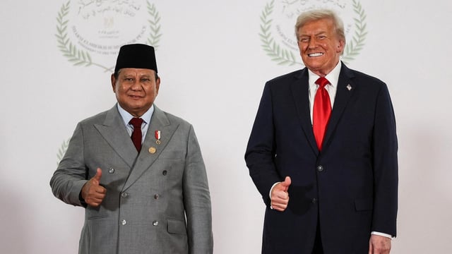 Trump overheard on 'hot mic' apparently talking business with Indonesian leader | "I'll have Eric call you," Trump told Indonesian President Prabowo Subianto.