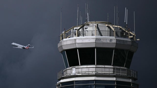 Air traffic controllers warn of 'tipping point' as U.S. government shutdown drags on