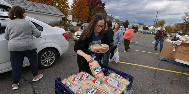 'As Ugly and Cruel As It Gets': Trump Fights Order to Fully Fund November SNAP Benefits