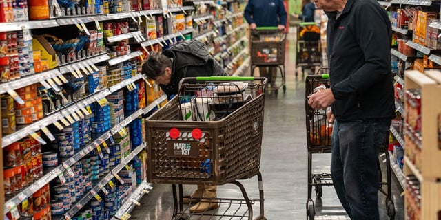 Consumer Sentiment Falls to Near-Record Low as Trump Wrecks Hope in US Economy