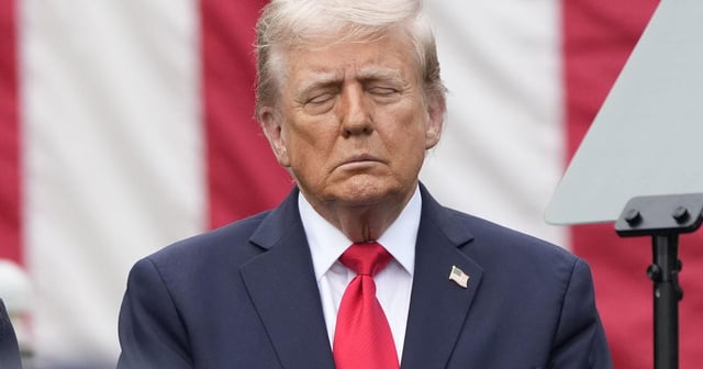 Did Donald Trump have sex with Bill Clinton? Bizarre Epstein email has everyone wondering