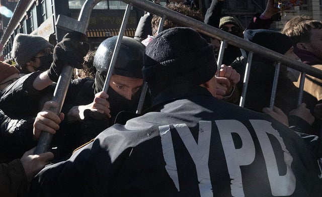 How 200 New Yorkers Foiled an ICE Raid Before It Even Began