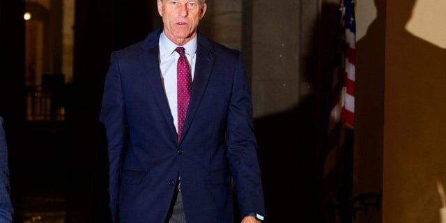 Senate takes first step to end shutdown as Bernie Sanders says moderate Democrats voting with GOP are making a ‘horrific mistake’