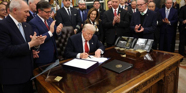 Tlaib Says ‘Enough Democrats Chose to Roll Over’ as Trump Signs Bill to End Shutdown | “The American people want us to fight back, not cave to Donald Trump for absolutely nothing in return,” said Democratic Rep. Rashida Tlaib.