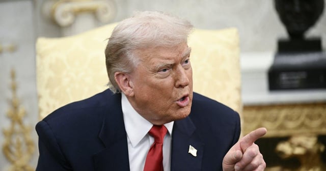 Trump Suggests Executing Dems Who Told Troops to Obey Constitution | Donald Trump is accusing the Democratic lawmakers of sedition—and suggesting they should be hanged.