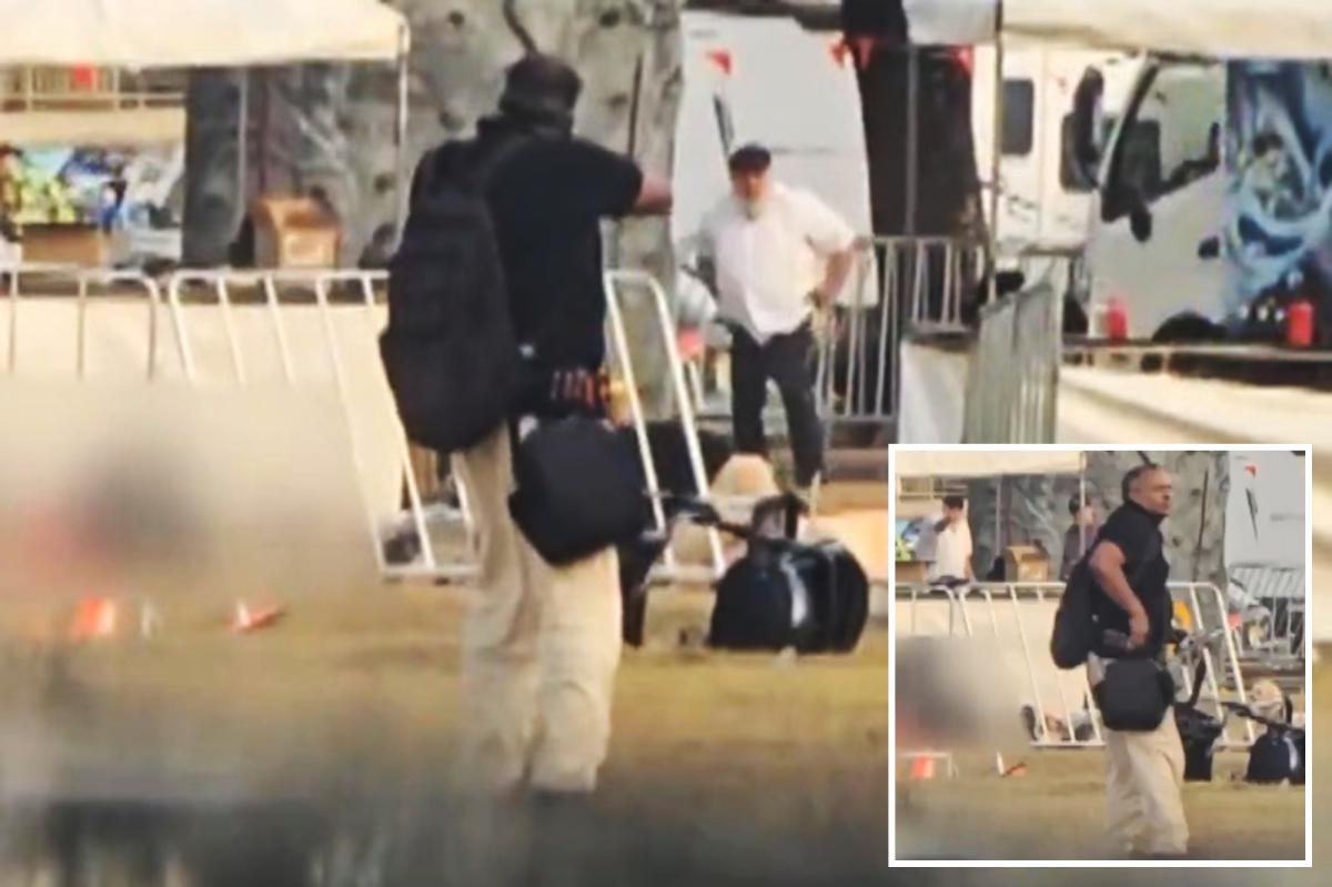 Unarmed Bondi Beach man stares down terrorist in nerves-of-steel moment: video