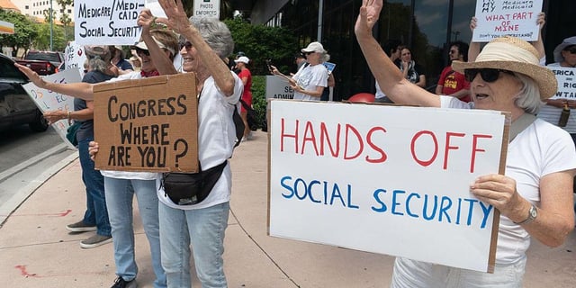 Senators Demand Trump Admin Come Clean on Plan to 'Quietly Kill' Social Security Offices