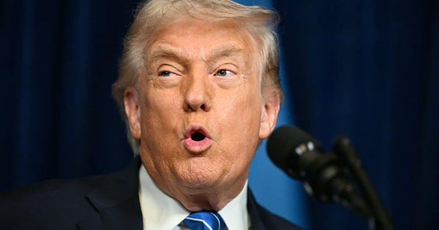 Trump Tells Fans to Donate to Him or Else Dems Will Steal Their Money | Donald Trump sent a crazed donation request email.