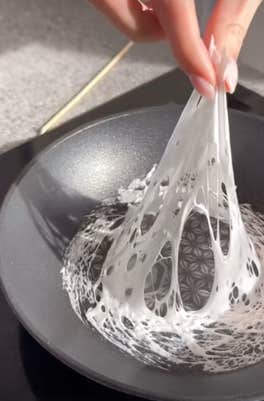 @natasha.ffb/TikTok melting marshmallow in a frying pan to make a marshmallow net