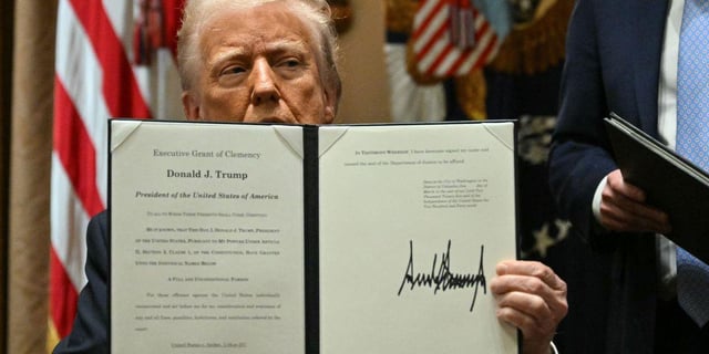 ‘Somebody’s Getting Rich’: Senator Suggests Trump Pardon Spree Is Yet Another Grift