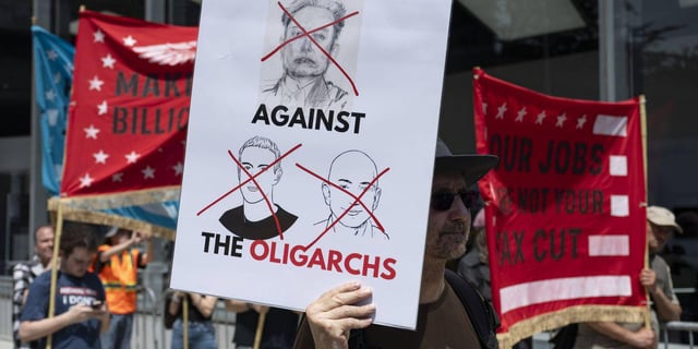 500 Richest People Gained Record $2.2 Trillion in 2025, Fueling Calls for Wealth Tax