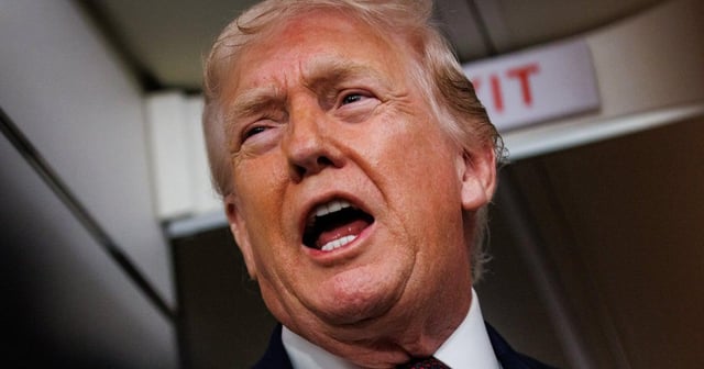 'WTF': Trump Mocked After Posting 'Completely Insane' New Pic Of Himself