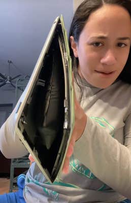 @ur_mom91/TikTok shows off exploded lithium-ion battery in iPad