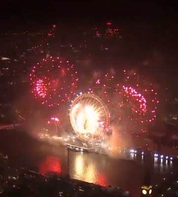 PopCrave/X London NYE Fireworks show 